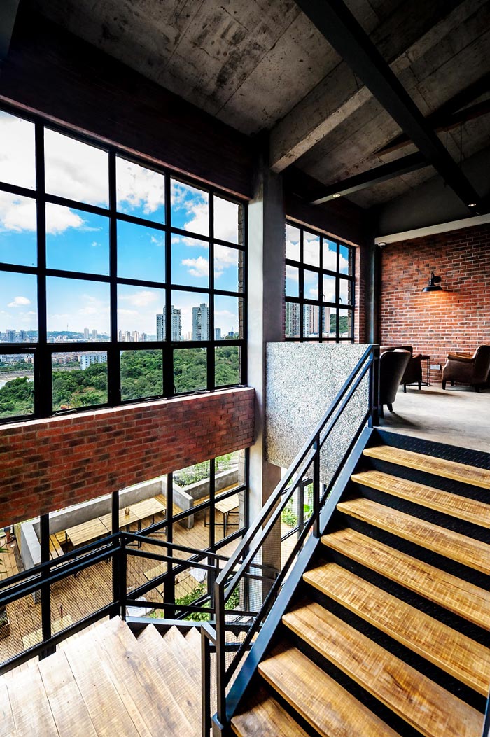340平方工業(yè)風(fēng)與LOFT風(fēng)格相結(jié)合的餐廳樓梯設(shè)計效果圖