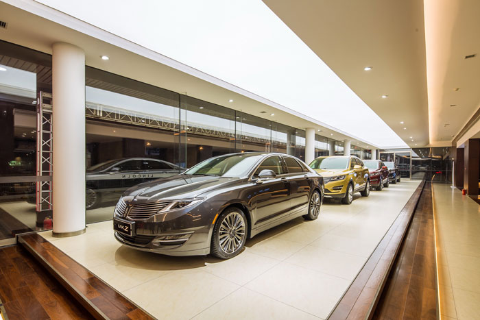 汽車貿(mào)易公司辦公室展示區(qū)裝修設計效果圖