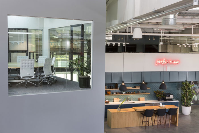 4000平方辦公室吧臺裝修設計效果圖